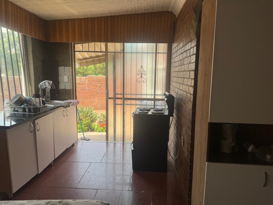 To Let 1 Bedroom Property for Rent in Kensington Gauteng