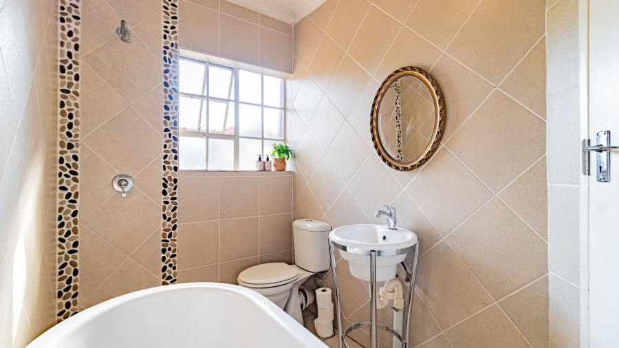4 Bedroom Property for Sale in Hurlyvale Gauteng