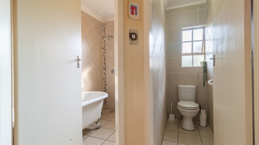 4 Bedroom Property for Sale in Hurlyvale Gauteng