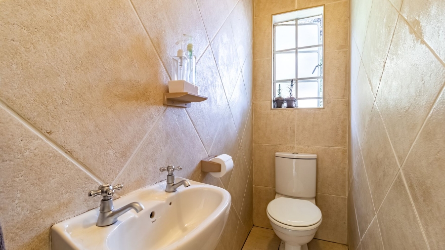 4 Bedroom Property for Sale in Hurlyvale Gauteng