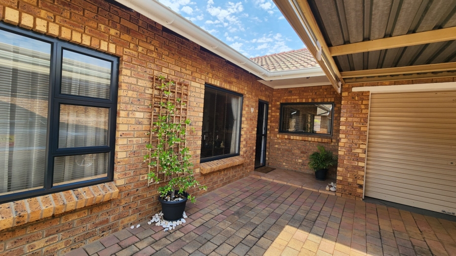 3 Bedroom Property for Sale in Theresa Park Gauteng