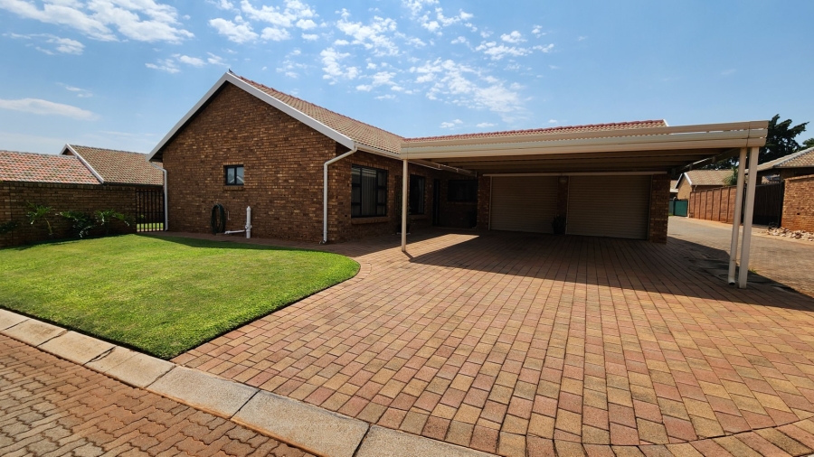 3 Bedroom Property for Sale in Theresa Park Gauteng