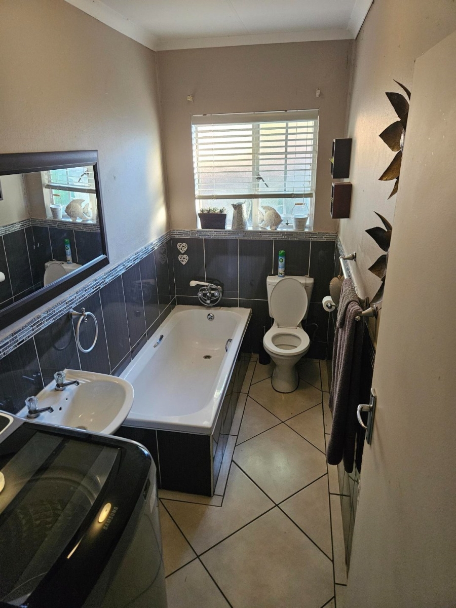 3 Bedroom Property for Sale in Annlin Gauteng