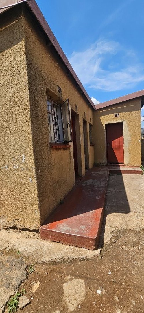 Bedroom Property for Sale in Emdeni Gauteng