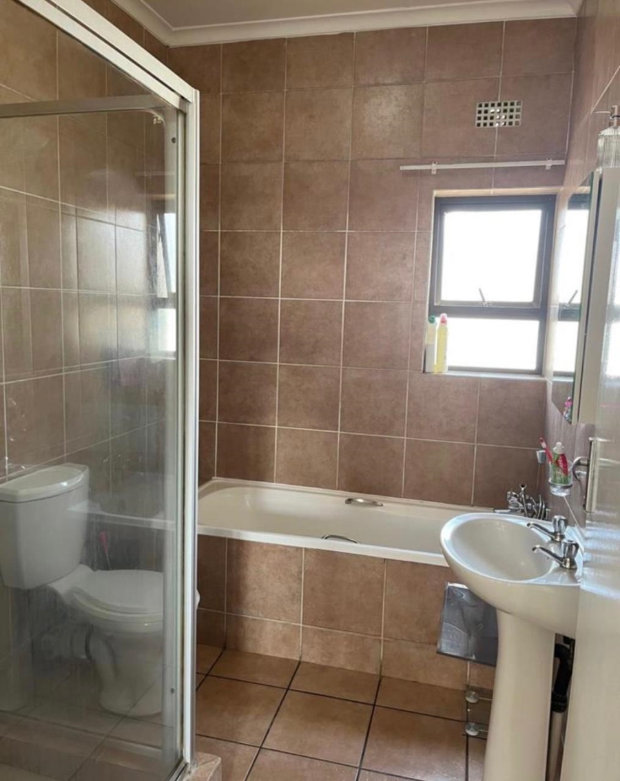  Bedroom Property for Sale in Lonehill Gauteng