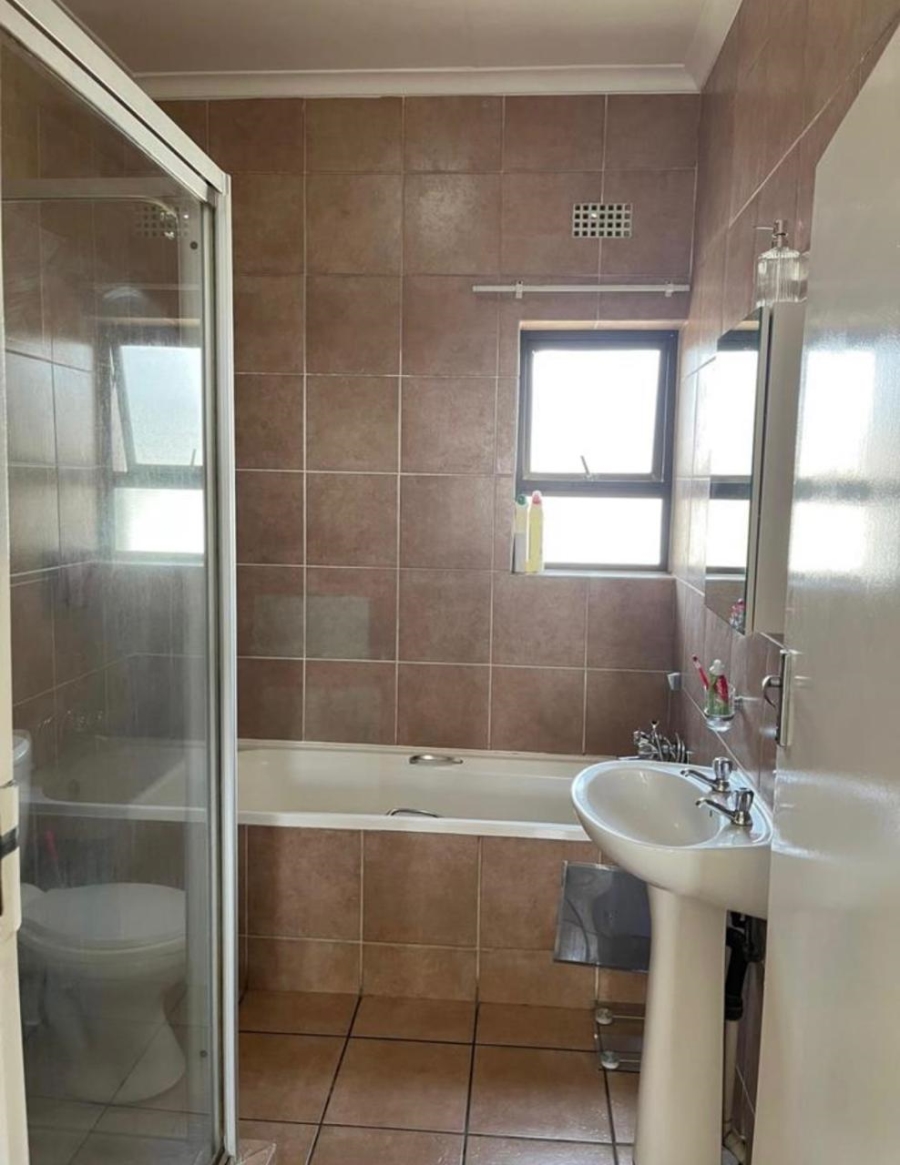  Bedroom Property for Sale in Lonehill Gauteng