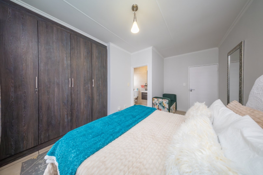 2 Bedroom Property for Sale in Greenstone Hill Gauteng