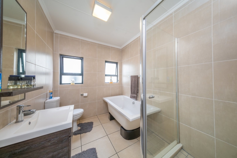 2 Bedroom Property for Sale in Greenstone Hill Gauteng