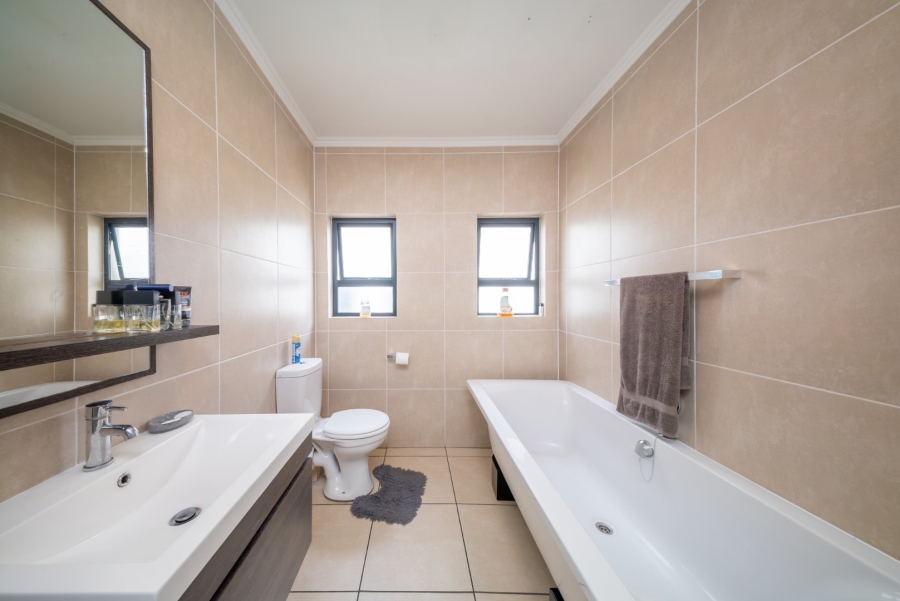 2 Bedroom Property for Sale in Greenstone Hill Gauteng