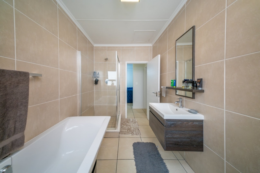 2 Bedroom Property for Sale in Greenstone Hill Gauteng