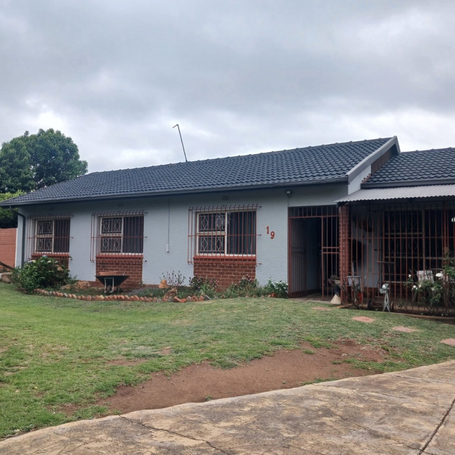 5 Bedroom Property for Sale in Elspark Gauteng