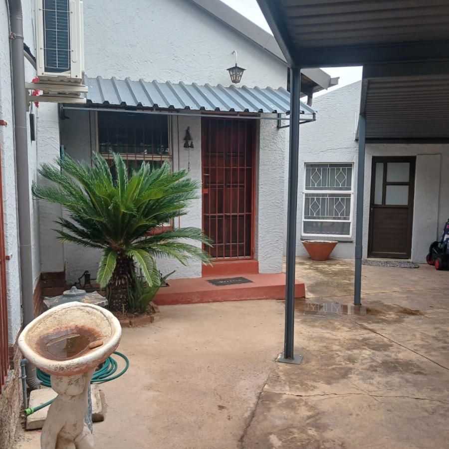 5 Bedroom Property for Sale in Elspark Gauteng