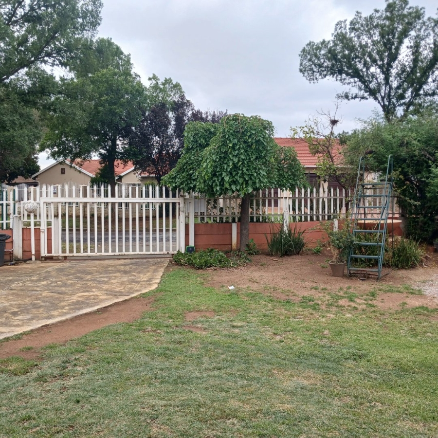 5 Bedroom Property for Sale in Elspark Gauteng
