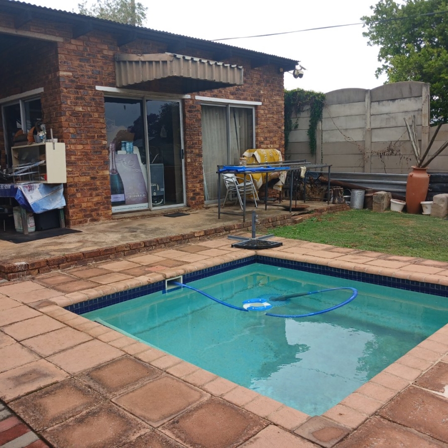 5 Bedroom Property for Sale in Elspark Gauteng