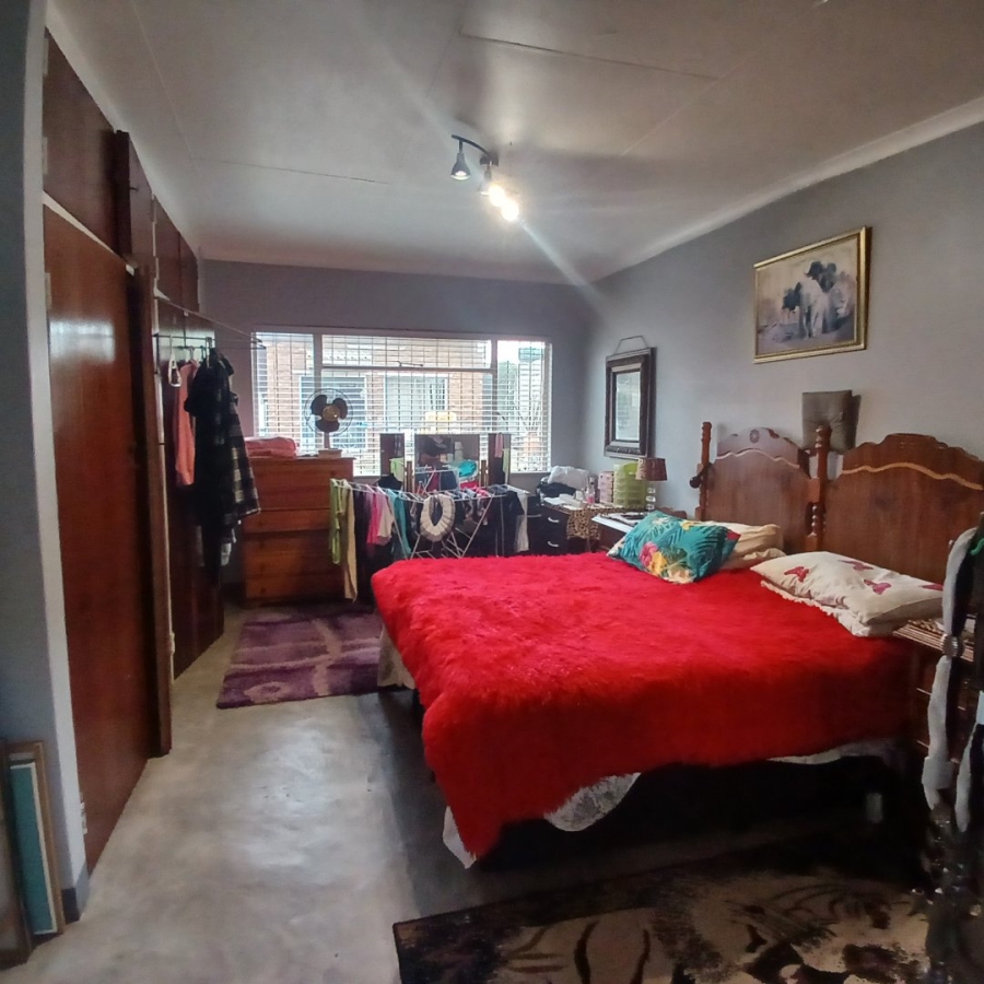 5 Bedroom Property for Sale in Elspark Gauteng