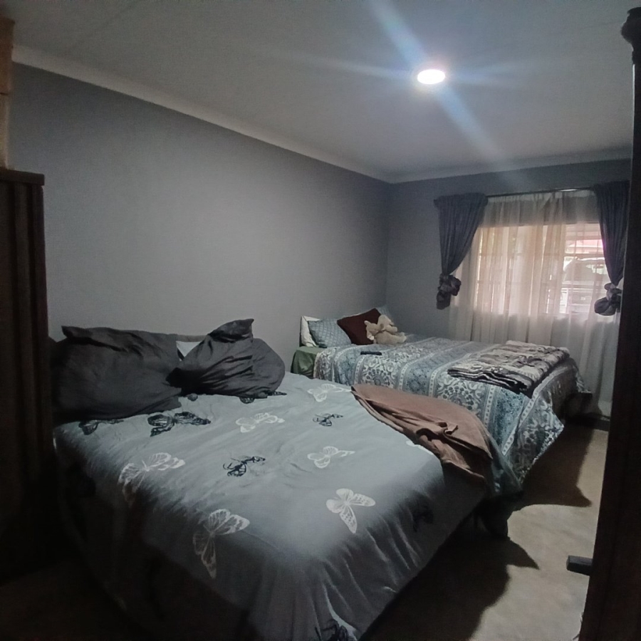 5 Bedroom Property for Sale in Elspark Gauteng