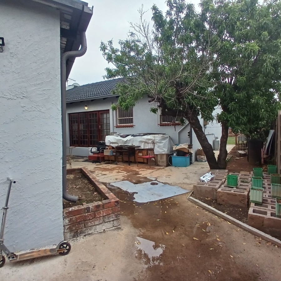 5 Bedroom Property for Sale in Elspark Gauteng