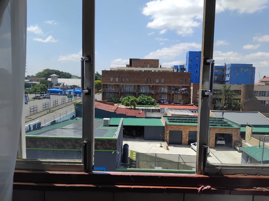 1 Bedroom Property for Sale in Springs Central Gauteng