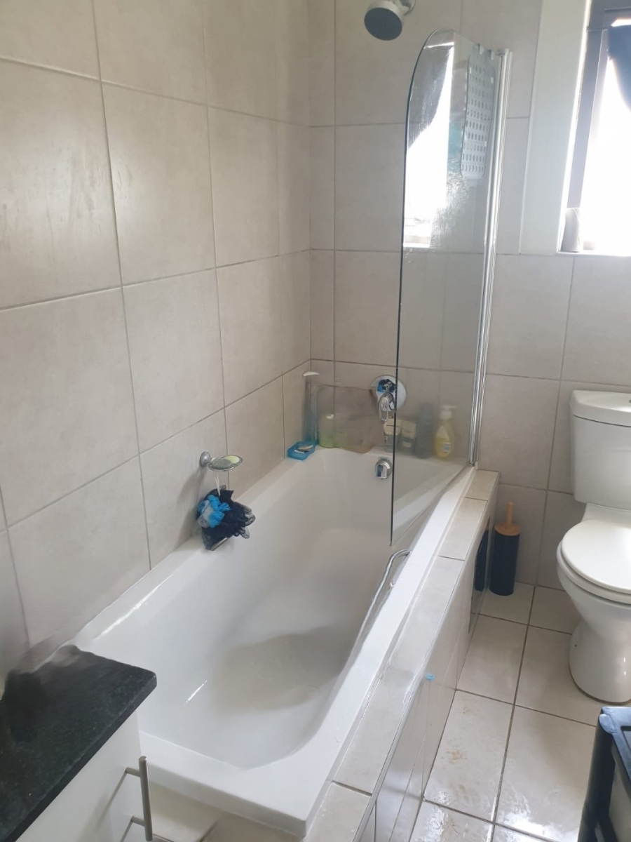 2 Bedroom Property for Sale in Norton Park Gauteng