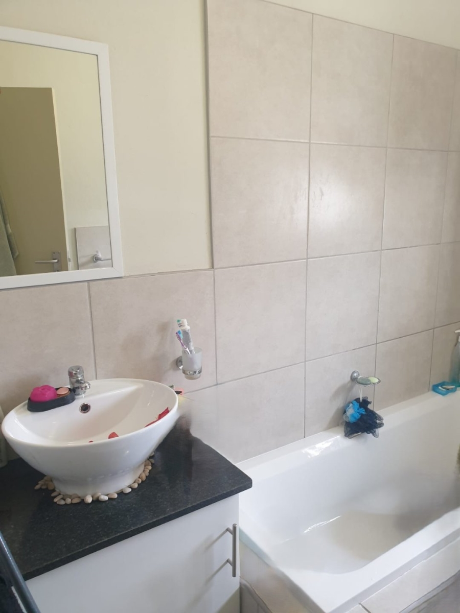 2 Bedroom Property for Sale in Norton Park Gauteng