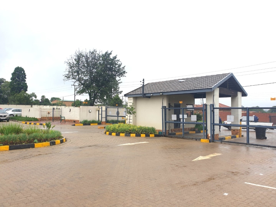2 Bedroom Property for Sale in Norton Park Gauteng
