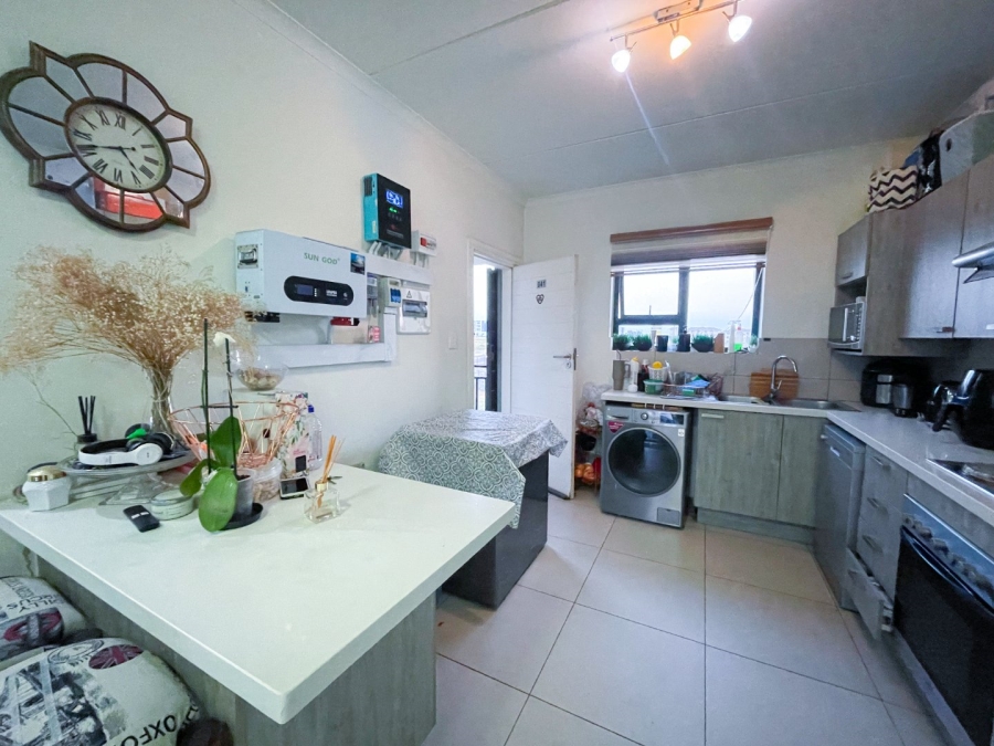 To Let 3 Bedroom Property for Rent in Erand Gardens Gauteng