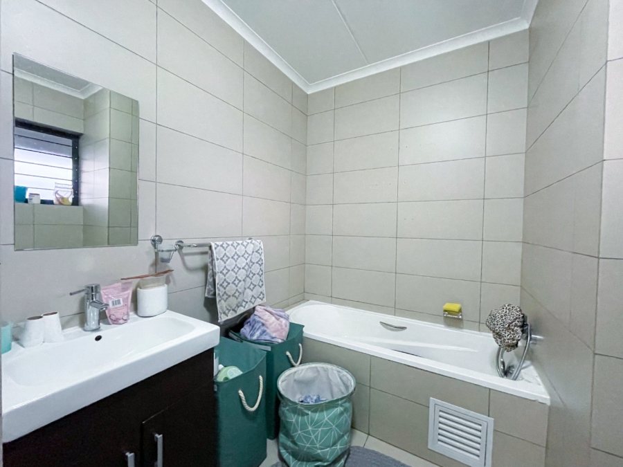 To Let 3 Bedroom Property for Rent in Erand Gardens Gauteng