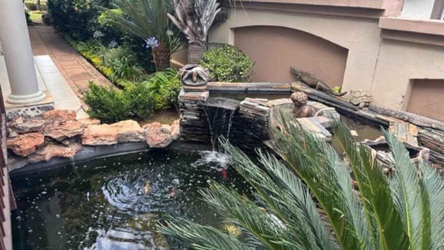 To Let 6 Bedroom Property for Rent in Blue Valley Golf Estate Gauteng