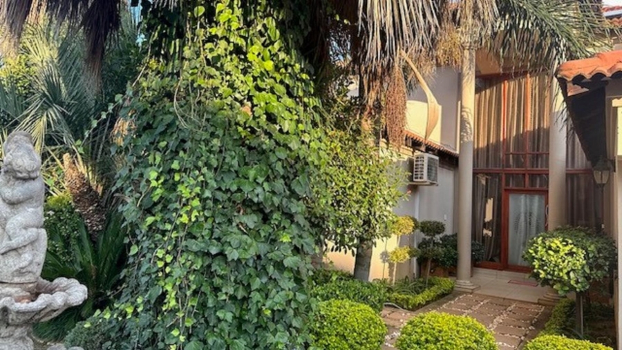 To Let 6 Bedroom Property for Rent in Blue Valley Golf Estate Gauteng