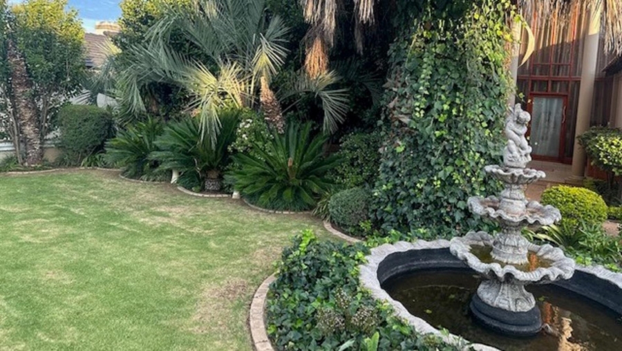 To Let 6 Bedroom Property for Rent in Blue Valley Golf Estate Gauteng