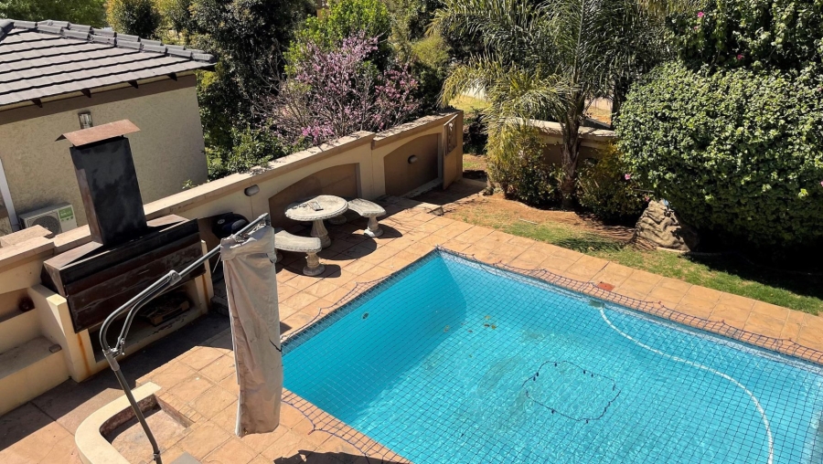 To Let 6 Bedroom Property for Rent in Blue Valley Golf Estate Gauteng