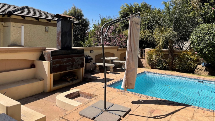 To Let 6 Bedroom Property for Rent in Blue Valley Golf Estate Gauteng