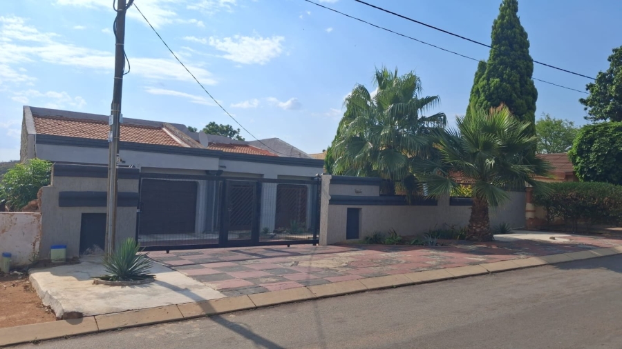 5 Bedroom Property for Sale in Soshanguve M Gauteng