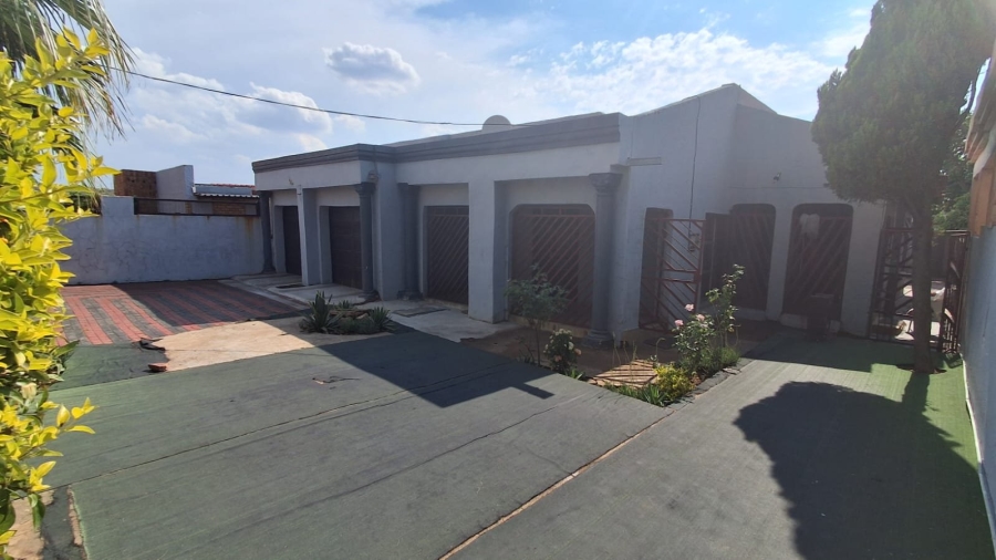 5 Bedroom Property for Sale in Soshanguve M Gauteng