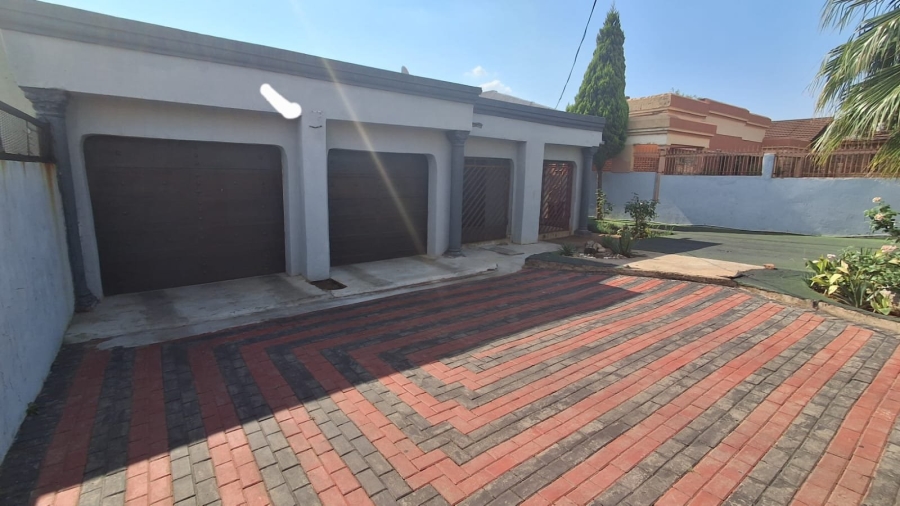 5 Bedroom Property for Sale in Soshanguve M Gauteng