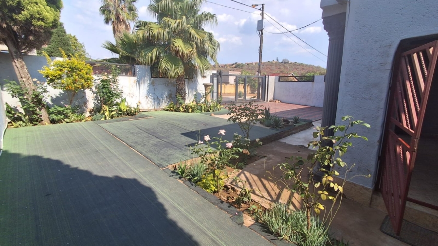 5 Bedroom Property for Sale in Soshanguve M Gauteng