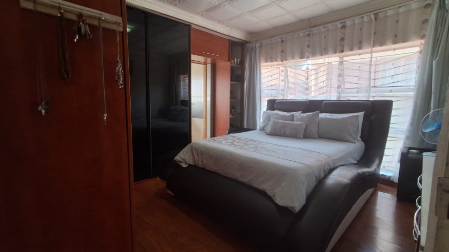 5 Bedroom Property for Sale in Soshanguve M Gauteng