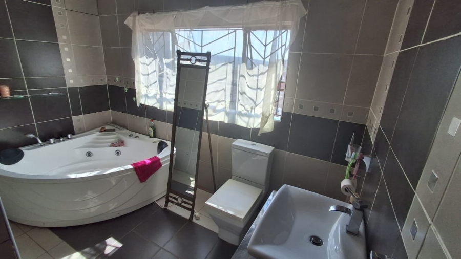 5 Bedroom Property for Sale in Soshanguve M Gauteng