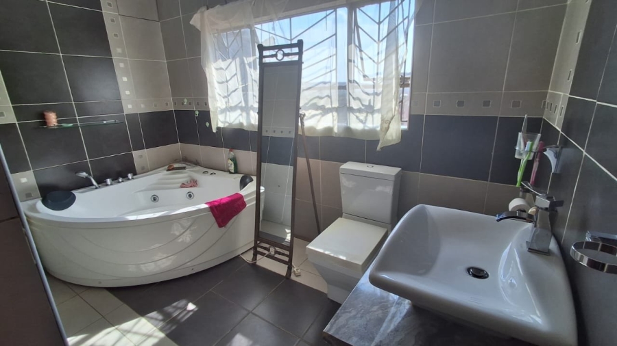 5 Bedroom Property for Sale in Soshanguve M Gauteng