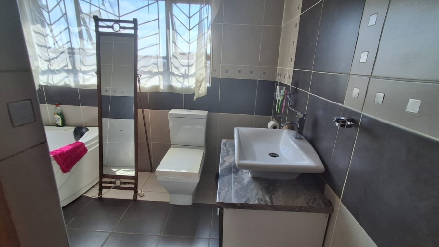 5 Bedroom Property for Sale in Soshanguve M Gauteng