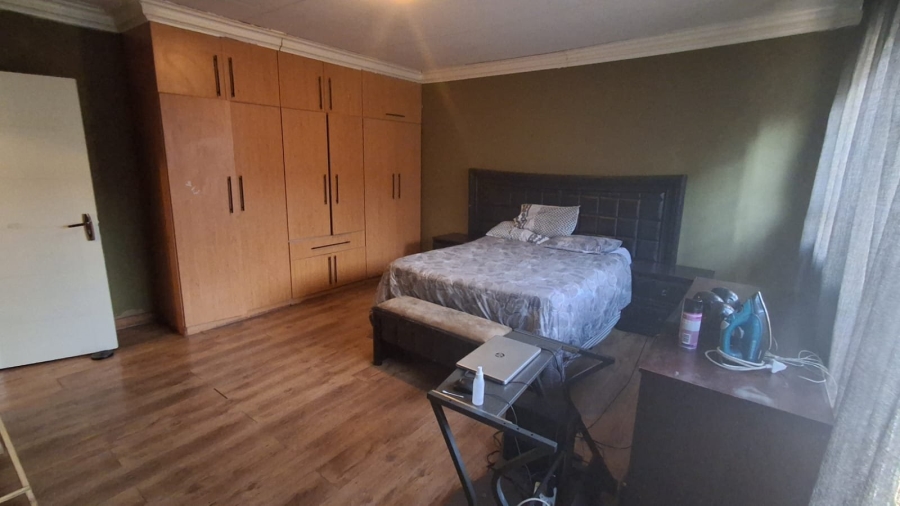 5 Bedroom Property for Sale in Soshanguve M Gauteng