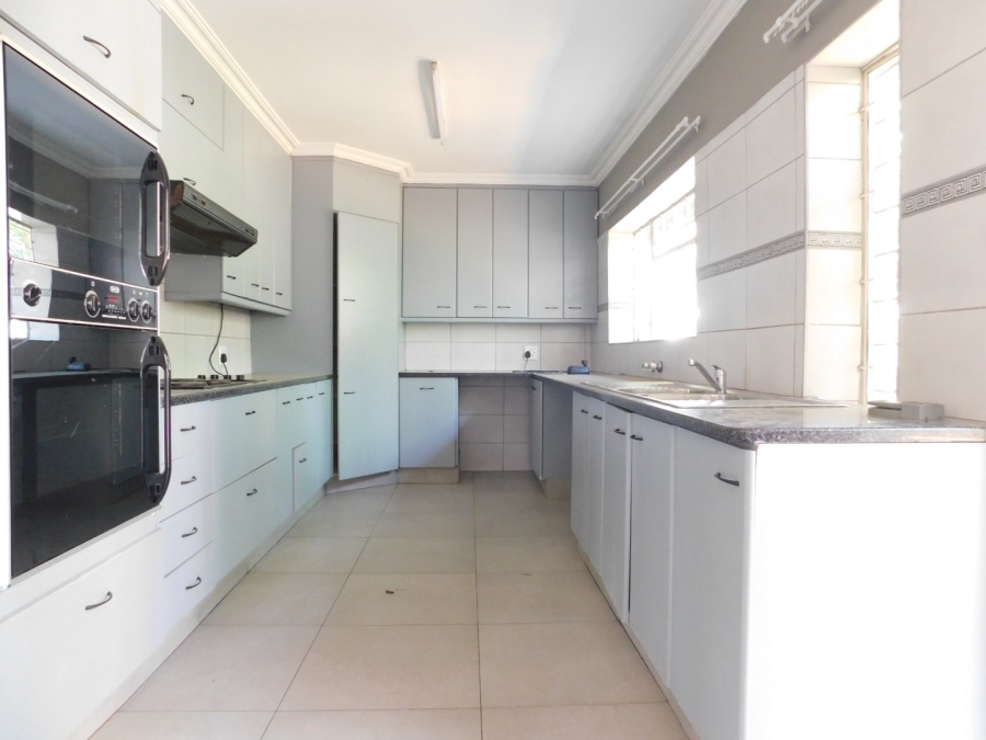 To Let 4 Bedroom Property for Rent in Morehill Gauteng