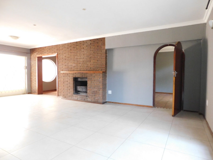 To Let 4 Bedroom Property for Rent in Morehill Gauteng