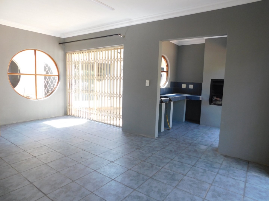 To Let 4 Bedroom Property for Rent in Morehill Gauteng