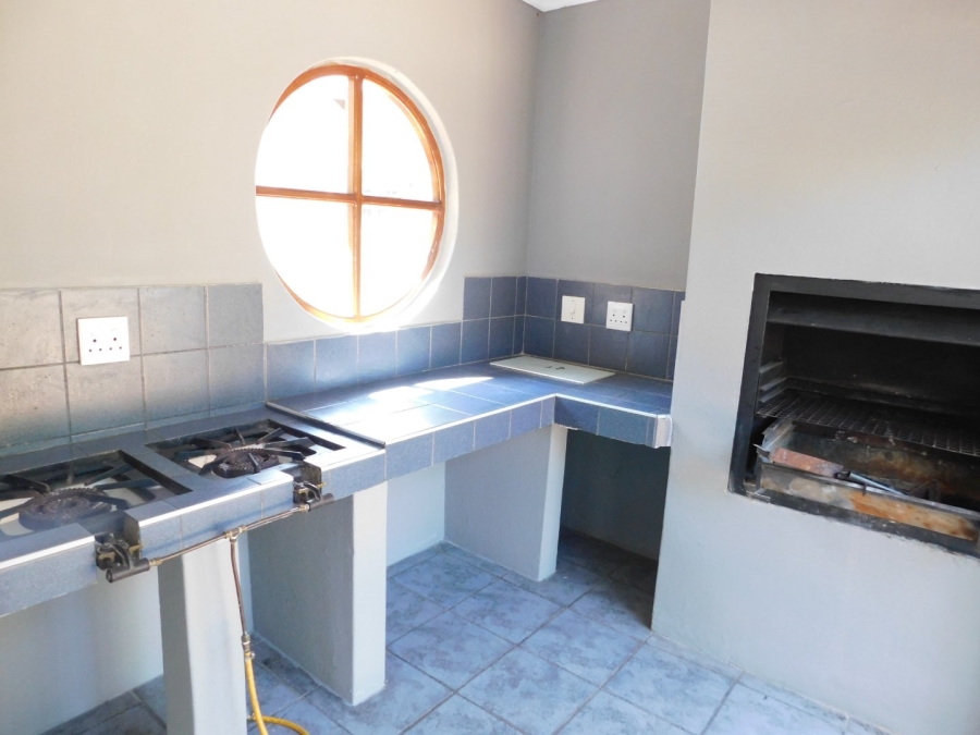 To Let 4 Bedroom Property for Rent in Morehill Gauteng