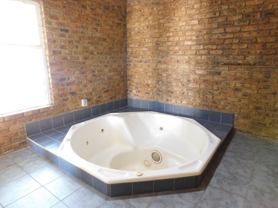 To Let 4 Bedroom Property for Rent in Morehill Gauteng