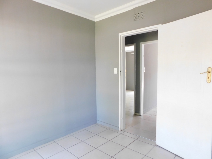 To Let 4 Bedroom Property for Rent in Morehill Gauteng