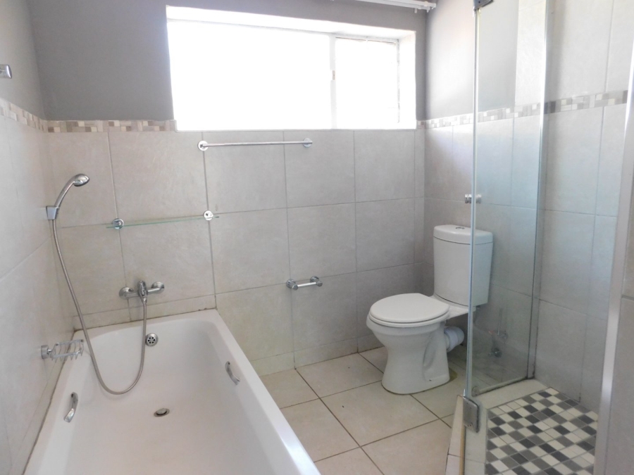 To Let 4 Bedroom Property for Rent in Morehill Gauteng