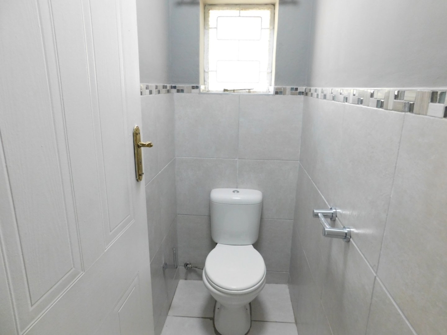 To Let 4 Bedroom Property for Rent in Morehill Gauteng