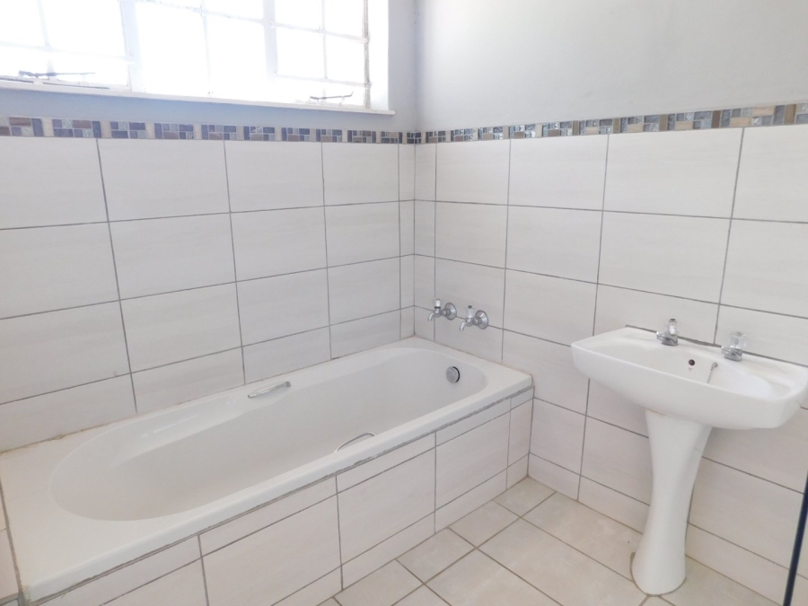 To Let 4 Bedroom Property for Rent in Morehill Gauteng